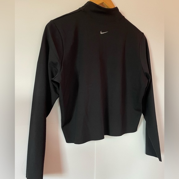 NWT Nike Dri-FIT One Luxe
Women's Long-Sleeve Cropped Top - Picture 5 of 7